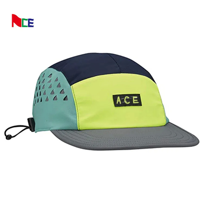 Logotipo bordado 5 Panel Camper Hat com borda plana Nylon Webbing Um tamanho cabe a todos