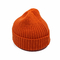 O inverno feito malha de lãs do chapéu da faixa forma grande engrossou o chapéu do pulôver da cor dos doces