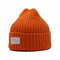 O inverno feito malha de lãs do chapéu da faixa forma grande engrossou o chapéu do pulôver da cor dos doces
