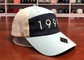 Logotipo 1998 macio preto e branco da impressão dos chapéus do paizinho do basebol do OEM que tece a curvatura plástica