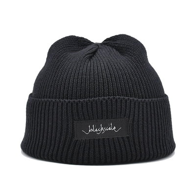 Os chapéus bordados 54cm unisex do inverno anulam etiqueta feita sob encomenda o Beanie feito malha liso Cuffed