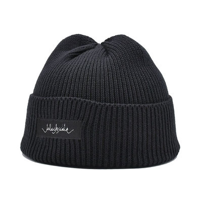 Os chapéus bordados 54cm unisex do inverno anulam etiqueta feita sob encomenda o Beanie feito malha liso Cuffed