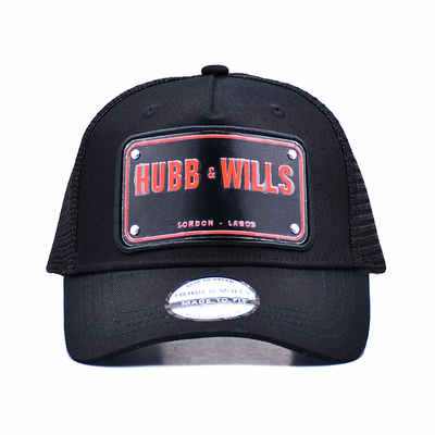 A borda amarela Mesh Trucker Hat 3D do boné de beisebol da placa de metal de BSCI bordou o logotipo traseiro