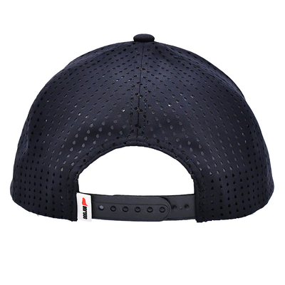 Black 6 Panel Trucker Snapback Hat Construção estruturada Logotipo de remendo de borracha personalizado Atrás 4 Painéis de buracos a laser