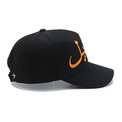 Capuz de basebol personalizado de 5 painéis com logotipo bordado em 3D e costura de tecido de cor correspondente