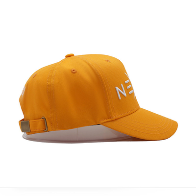 Capa de basebol de perfil curvo com costura de tecido de cor coordenada
