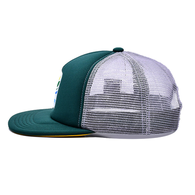 Esponja personalizada confortável 6 painéis visor plano construído Trucker Cap com patch de bordado