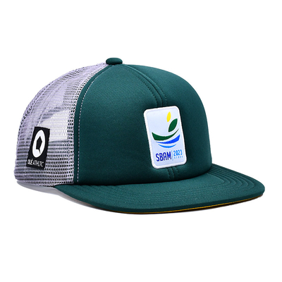Esponja personalizada confortável 6 painéis visor plano construído Trucker Cap com patch de bordado