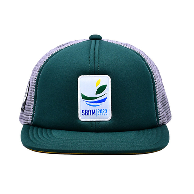 Esponja personalizada confortável 6 painéis visor plano construído Trucker Cap com patch de bordado