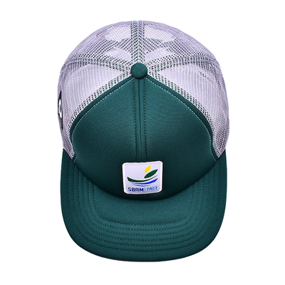 Esponja personalizada confortável 6 painéis visor plano construído Trucker Cap com patch de bordado