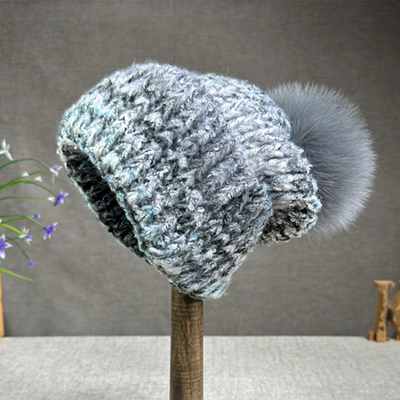 2024 Chapéu Novo Mulheres Caxemira Chapéu Tricoteado Outono/Inverno Pelúcia de Raposa Chapéu Pompom Borda Enrolada Chapéu de Proteção Colorido