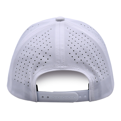 Boné de pai esportivo com logotipo de PVC de borracha de 5 painéis personalizados OEM, orifício cortado a laser, perfurado, desempenho esportivo, branco, resistente à água, resistente a UV, boné de beisebol