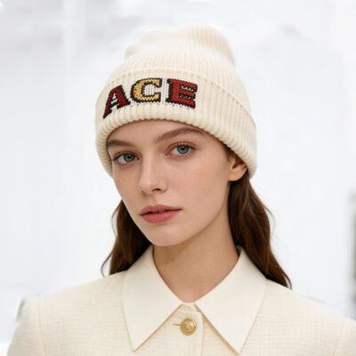 Chapéus personalizáveis com bonés de lã que fornecem isolamento natural e visual clássico perfeito para coleções de roupas de inverno