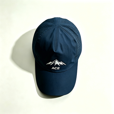 Um tamanho combina com todos os bonés desportivos personalizados oferecendo bordas curvas e costuras de contraste perfeitas para eventos desportivos corporativos