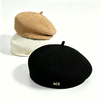 Boina Clássica de Malha Chapéu Cor Sólida Logotipo de Metal ACE Boina Elegante Durável para Uso Casual Diário Suporta Personalização